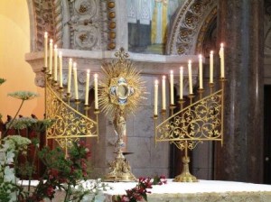 Ostensoir et candélabres