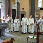 Les célébrants à la sortie de la messe