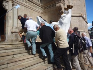 ENTREE DANS LA BASILIQUE